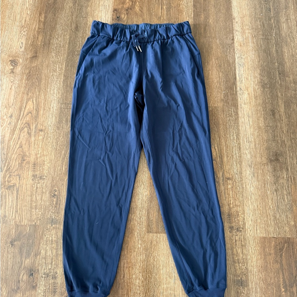 Lululemon On The Fly Jogger - Size 6